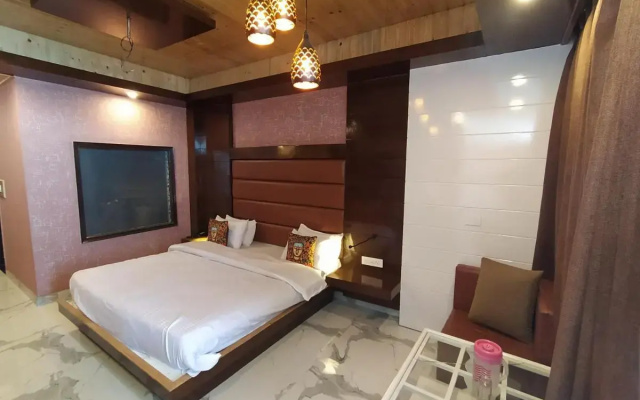 Hotel Atithi, Near Yes Bank, Mall Road, Mussoorie