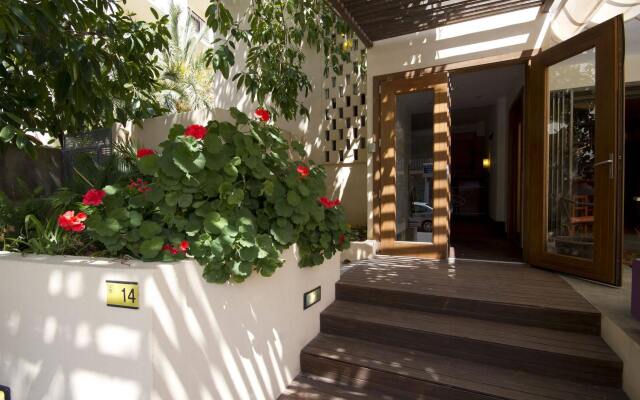 Отель Villa Miel вид на фасад