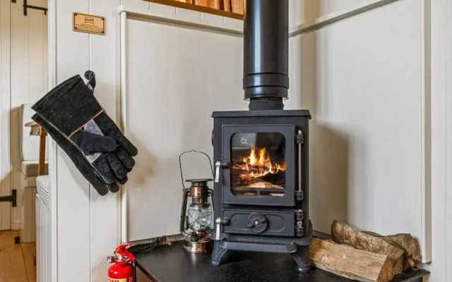 Quercus Redwood - Sleeps 4 - From 375 Per Night