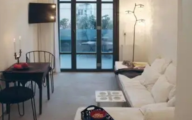 Your lovely home in the vibrant center of Athens