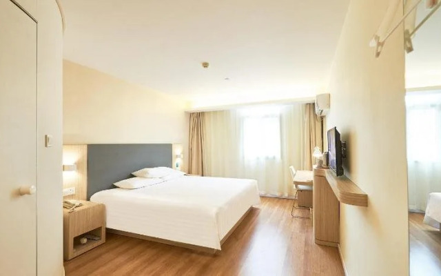 HanTing Hotel (Wuhan Tianhe Airport Panlong City Outlet)