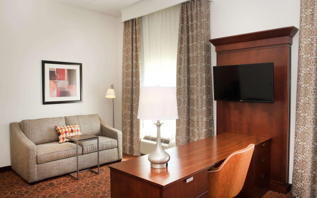 Hampton Inn & Suites Pittsburgh-Meadow Lands