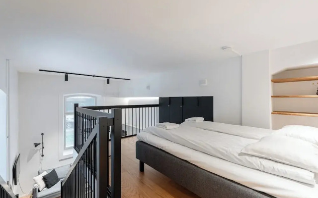 Stylish Loft next to City Center & Lake Pyhäjärvi