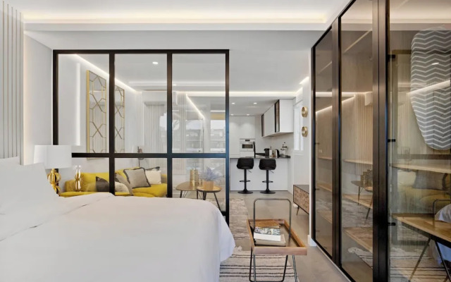 Golden Mile Lux Sea View Suite & Balcony