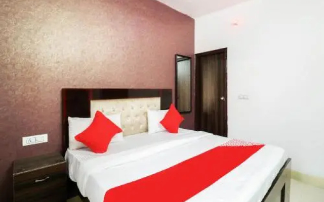 OYO 78806 Hotel White Hub