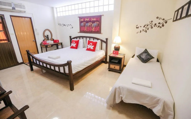 ZEN Rooms Sripoom Soi 1