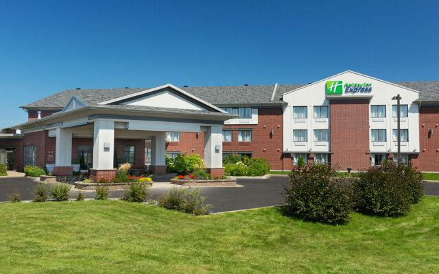 Отель Holiday Inn Express Quebec City - Sainte Foy Канада, Квебек - отзывы, цены и фото номеров - забронировать отель Holiday Inn Express Quebec City - Sainte Foy онлайн вид на фасад