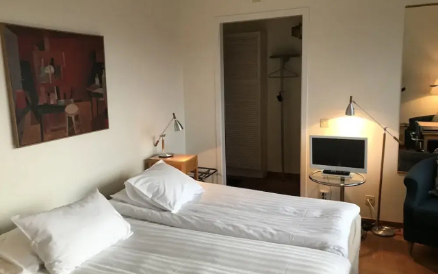 Ewa & Maude Hotel