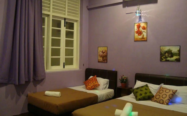 River Golden House - Hostel