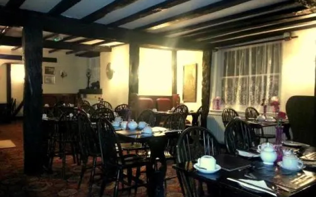 Riverside Hotel