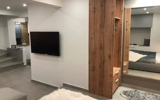 Kolonaki Semi Underground Loft