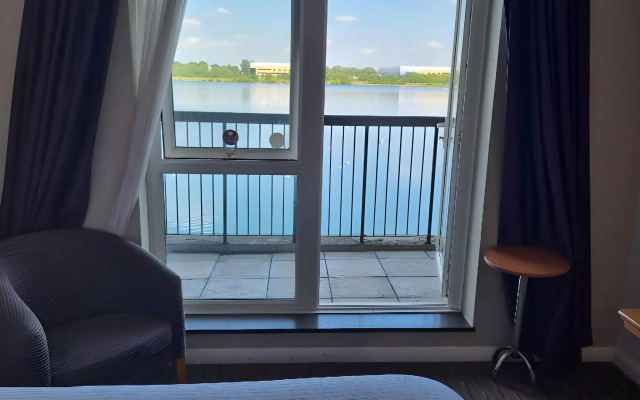 OYO Lakeside Willen Lake Milton Keynes
