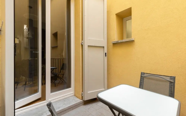 Caldarese Apartment with Balcony by Wonderful Italy