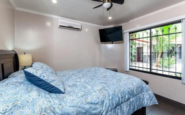 Elegant House 3-bed/2-bath With Large BBQ Patio