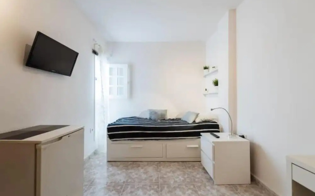 #3 Private Room Renovated Apt Habi