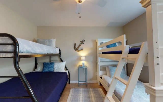Vixen's Studio Bedroom Home