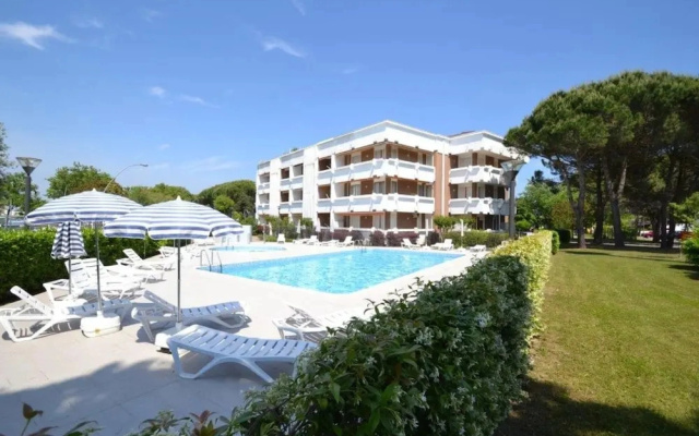 Cozy Flat With Shared Swimming Pool