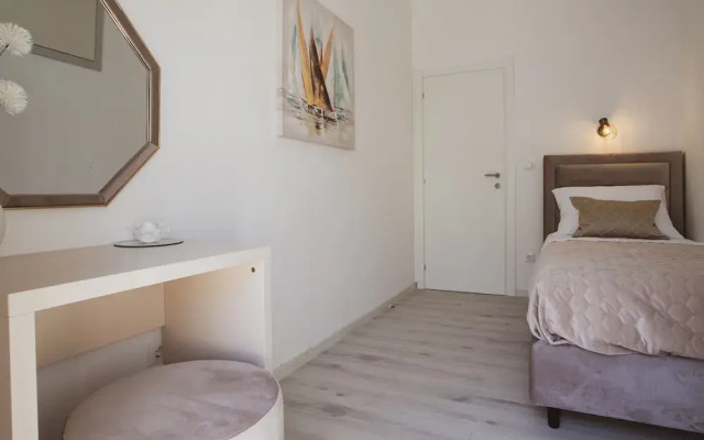 Luxury Modern House, Just 1 min Walk to the Beach