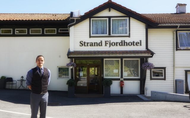 Отель Strand Fjordhotel вид на фасад