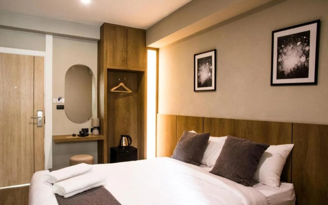 B Stay Hotel