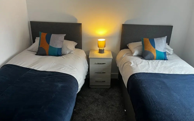2 Bed Flat - Sleeps 8 - Pets - Garden - Parking