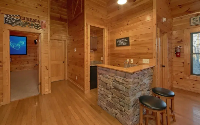 A Smoky Hideaway Apartment 5