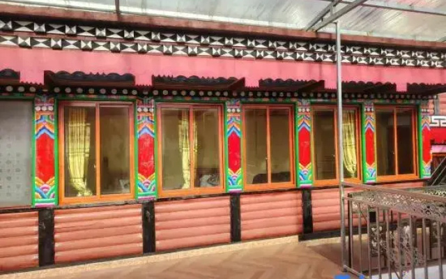 Danba Qingfeng Yaju Homestay