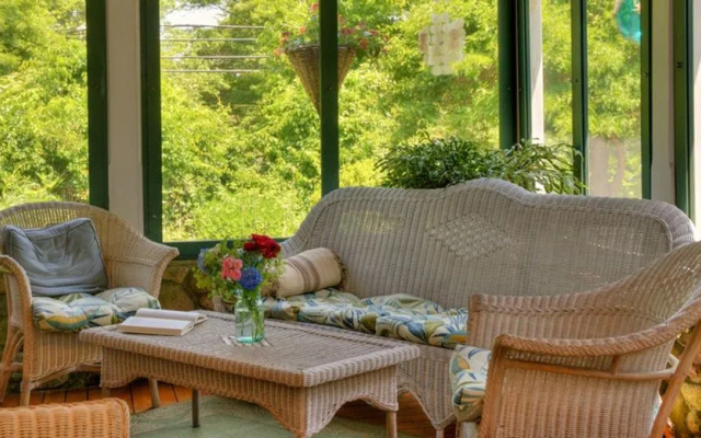 Honeysuckle Hill Inn