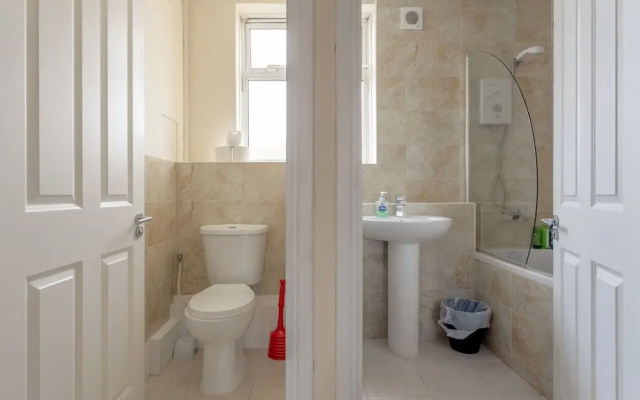 4 Bedroom Apartment in Battersea