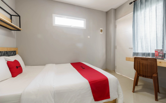 RedDoorz near Plaza Atrium Senen