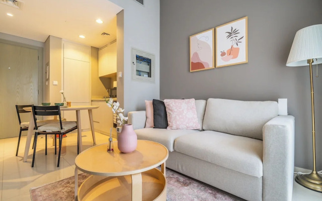 Business Bay's Coziest Hideaway With Balcony