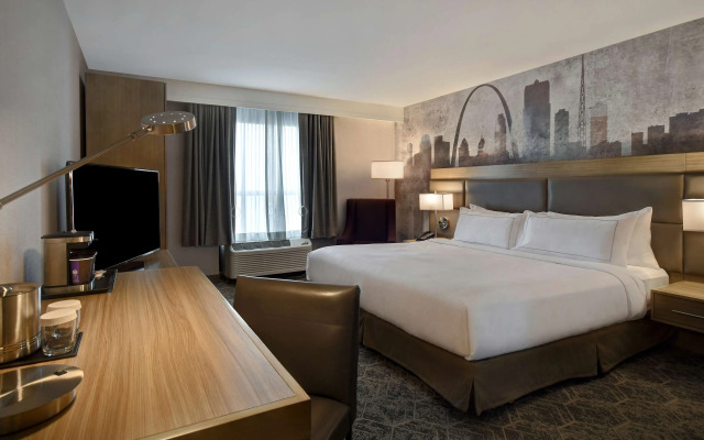 DoubleTree by Hilton St. Louis Airport