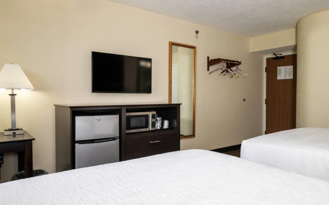 Baymont Inn & Suites by Wyndham Mukwonago