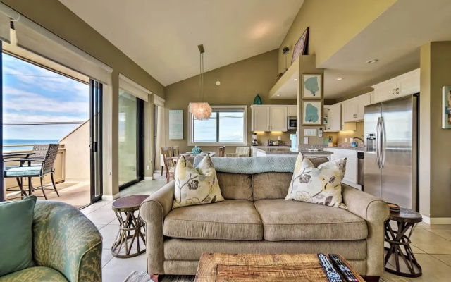 Ocean-view Kihei Condo w/ Pool Access!
