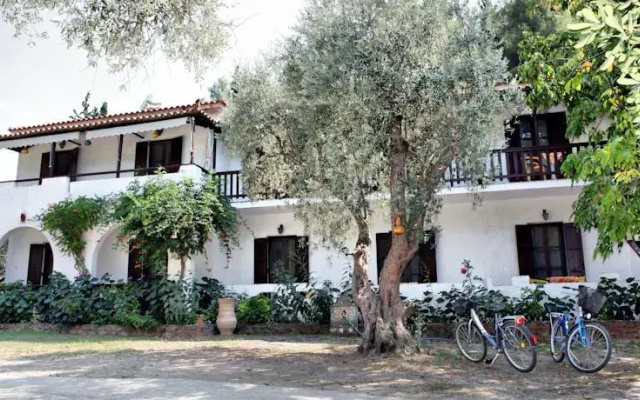Spiros Rooms