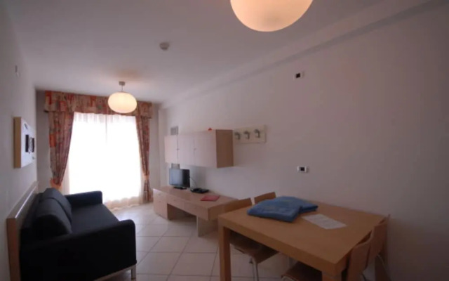 Seaside Bliss- Flat With View on the Pool