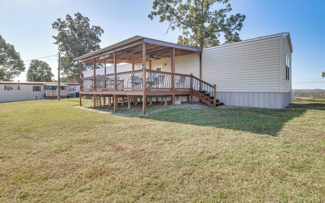 Lake-view Getaway w/ Grill in Mountain Home!