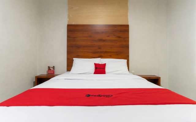 RedDoorz Syariah near Titi Bobrok Medan