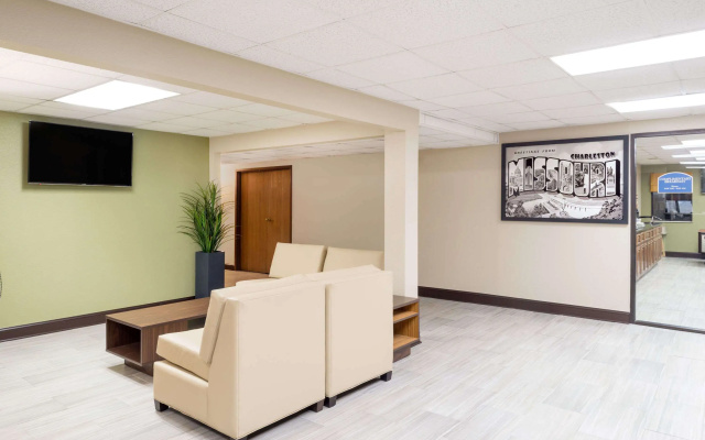Super 8 by Wyndham Charleston/Sikeston East MO