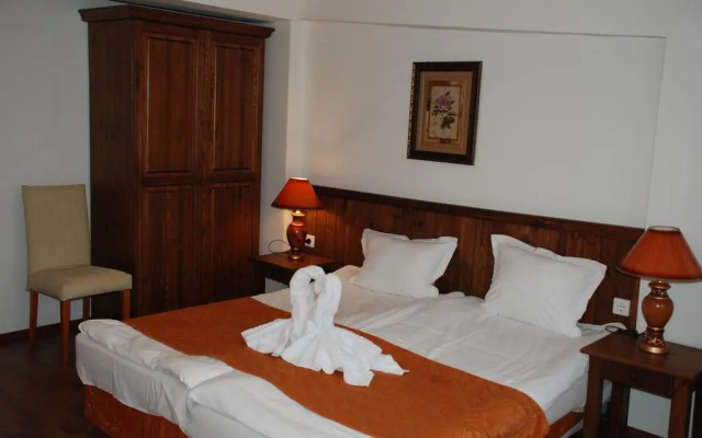 Elegant Lodge Hotel