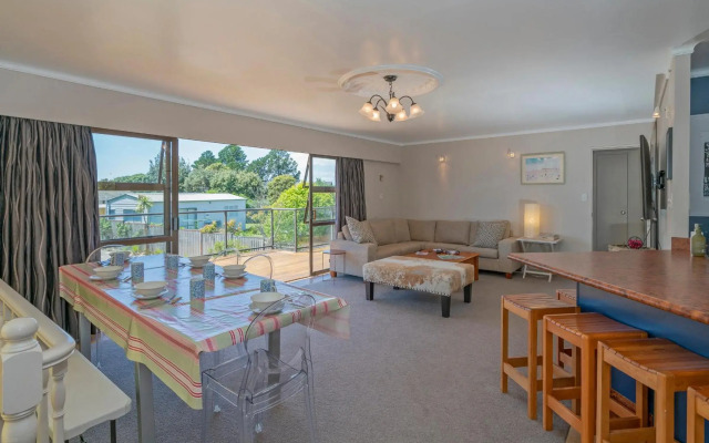 Bach on Boulevard - Pauanui Holiday Home