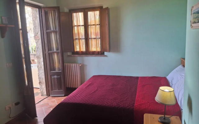 House With Private Garden in the Crete Senesi