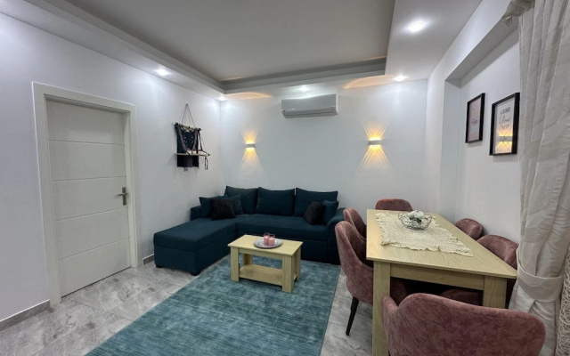 2 Bed Flat - Sleeps 6 - Pool - Parking - Wifi