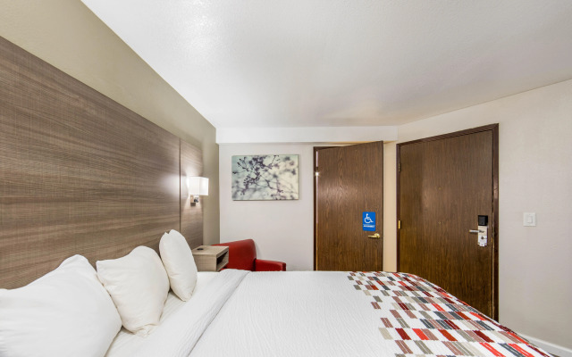 Ramada by Wyndham Medford Airport North