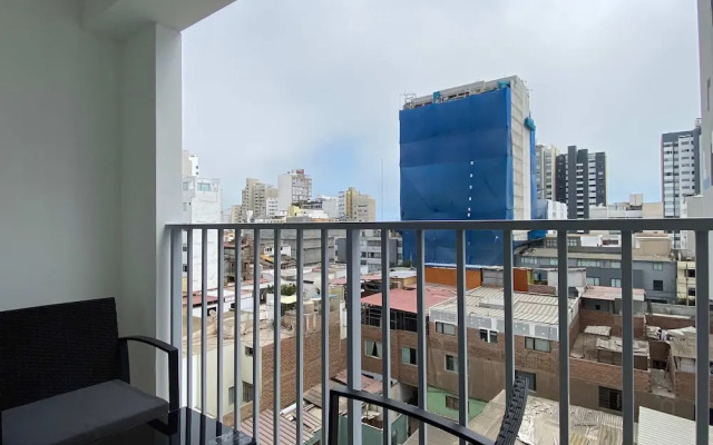 w Modern Bright 2BR w Balcony in Miraflores