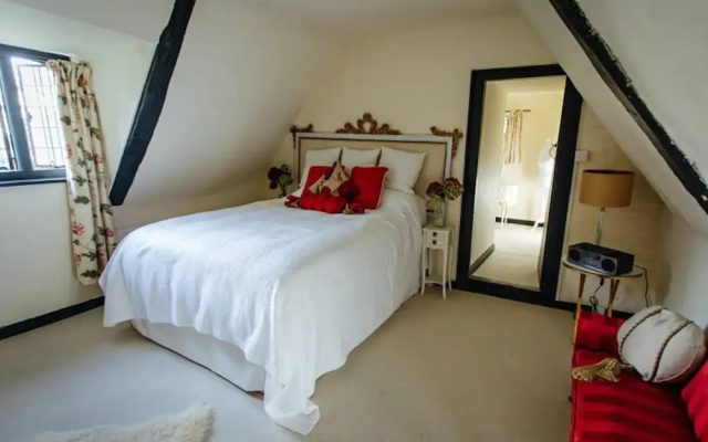 Breathtaking Elizabethan Manor House