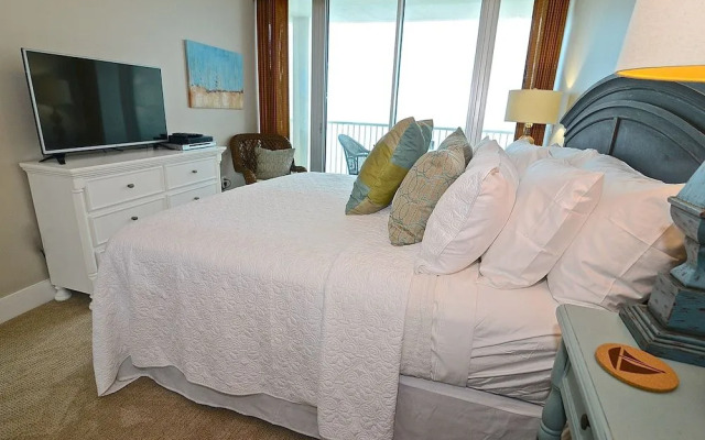 Island Tower 1702