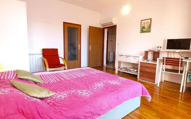 Apartments Orange 994