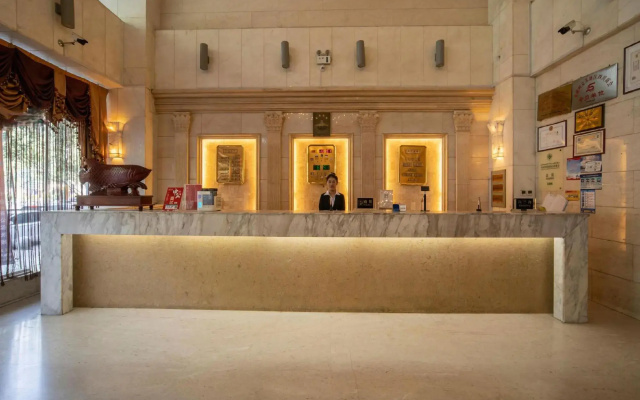 Yilong Hotel