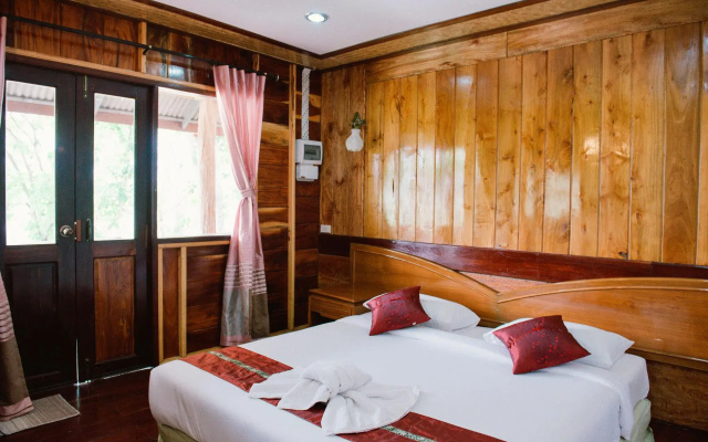 Khaothone River View Resort